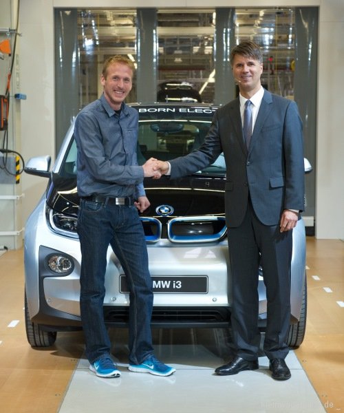 BMW startet Serienproduktion des Elektrofahrzeugs i3 in Leipzig
