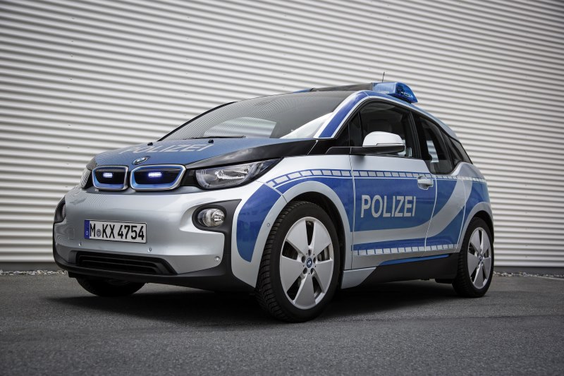 BMW übergibt drei BMW i3 an die Bayerische Polize