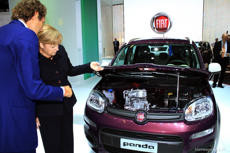 IAA 2011: Bundeskanzlerin Angela Merkel besucht Fiat