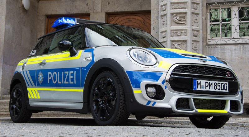 MINI Cooper S 3-Türer als Einsatzfahrzeug der Münchener Polizei