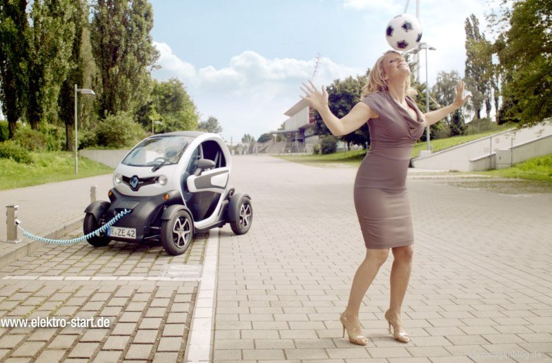 Renault Z.E.-Botschafter beweisen Ballgefühl in der ARD-Sportschau