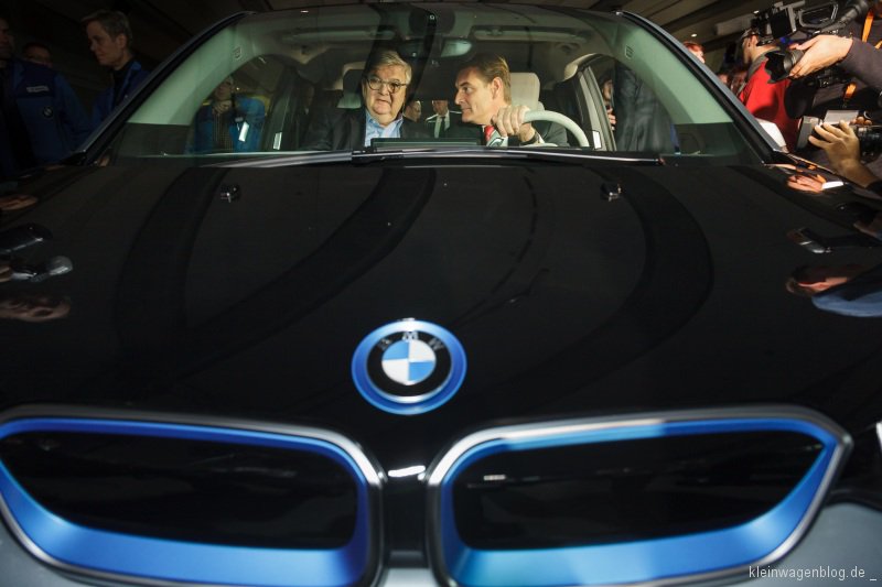Sächsische Staatsregierung, Stadt Leipzig und Bundesaußenminister a.D. Joschka Fischer übernehmen ihre BMW i3 im BMW Werk Leipzig