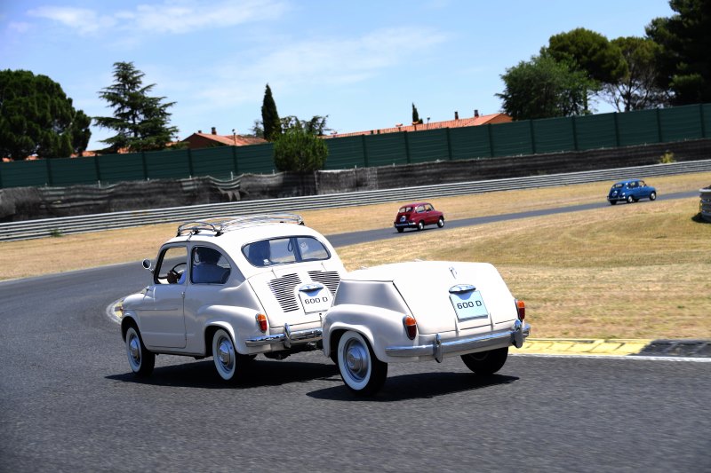 Seat 600 mit Anhänger „Cosval“