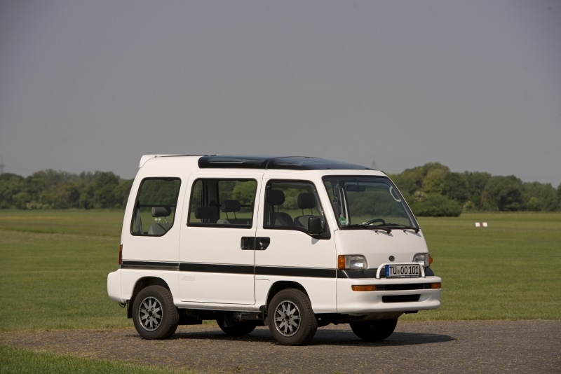 Subaru Libero E12 Super Deluxe