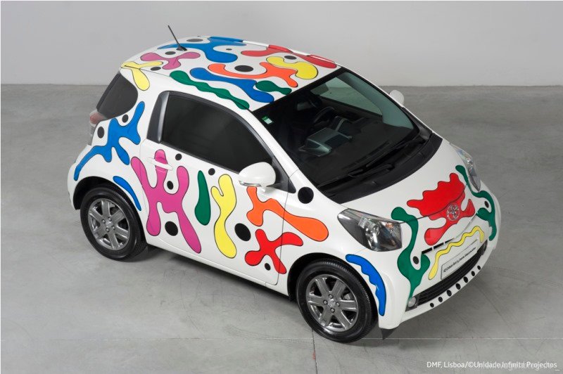 Toyota iQ als rollendes Kunstwerk