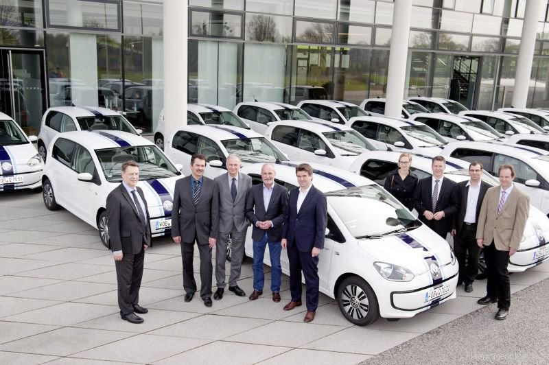 Volkswagen übergibt 20 e-up! an Partnerhochschulen