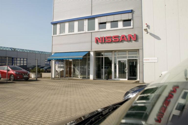 25 Jahre Nissan Service Center Luckau 1990 Aufbau eines