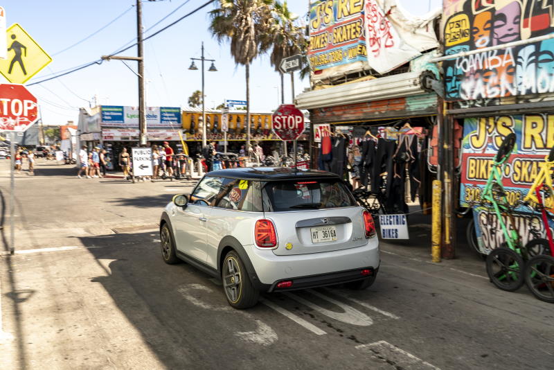 Im MINI Cooper SE vom Silicon Valley nach Hollywood