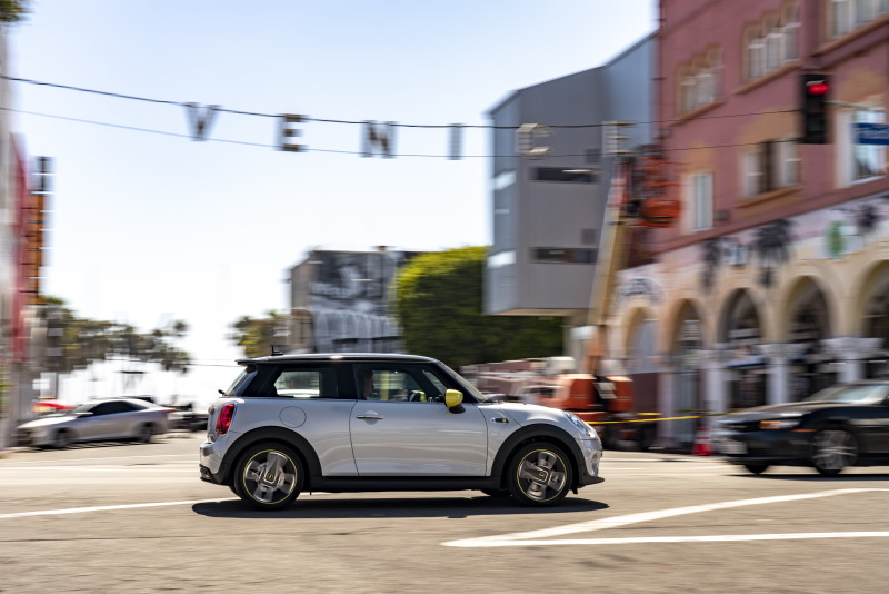 Im MINI Cooper SE vom Silicon Valley nach Hollywood