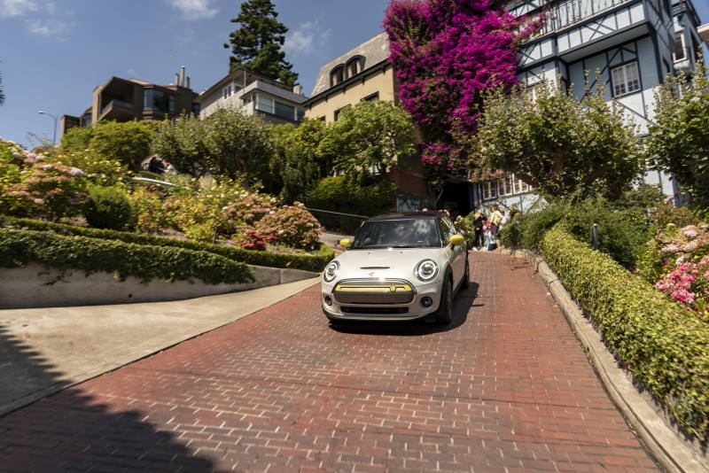 Im MINI Cooper SE vom Silicon Valley nach Hollywood