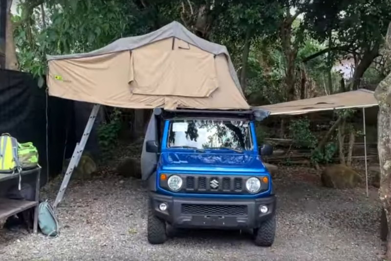 Suzuki Jimny mit Dachzelt