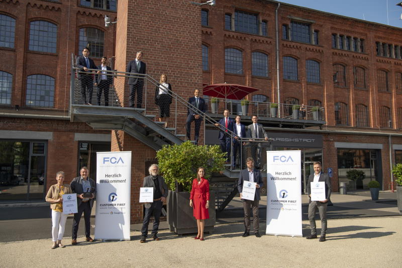 FCA Germany zeichnet die ersten Handelspartner für exzellentes Kundenerlebnis mit dem „Customer First Award for Excellence“ aus