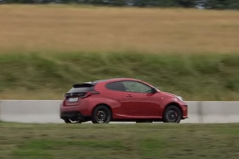 Video: Toyota GR Yaris | Mit Rallye-Weltmeisterin Isolde Holderied auf der Rennstrecke | Autonotizen.de