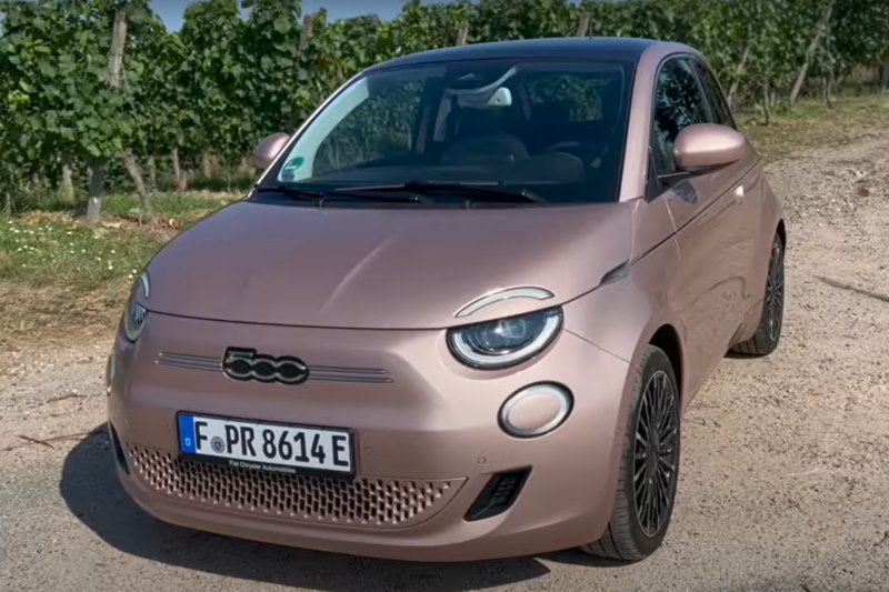 Video: Fiat 500e 3+1 Icon | Alltagscheck | the car crash review