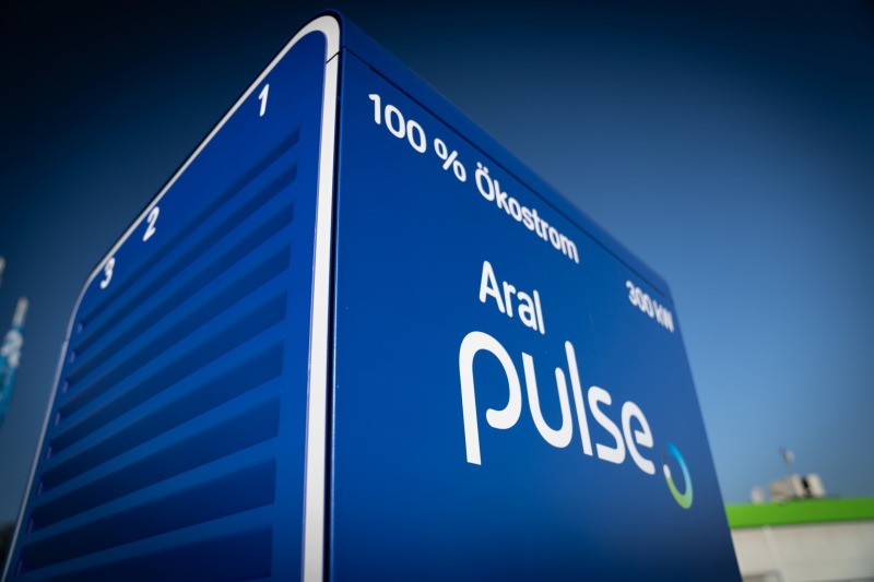 Aral pulse und REWE ermöglichen Schnellladen an 180 REWE-Märkten