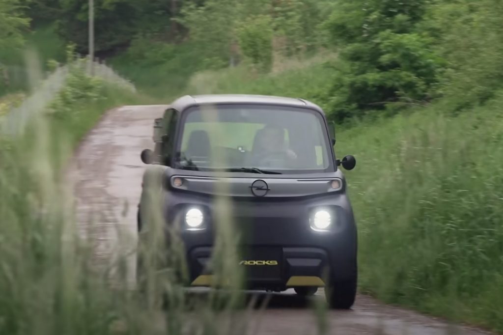 Video: Ab 15 Auto fahren ohne Auto-Führerschein